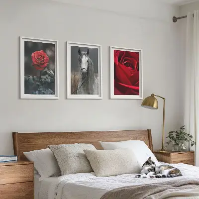 Bilder-3er-Set mit Rahmen mit den Motiven Rote Rosen, Pferdegrau und Welt