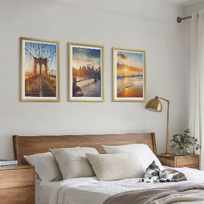 Gerahmtes Bilderset mit Motiven von Brücken Sonnenuntergängen und Städten