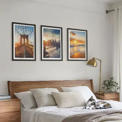 Gerahmtes Bilderset mit Motiven von Brücken Sonnenuntergängen und Städten