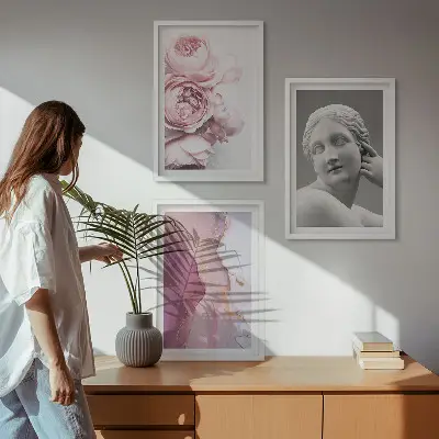 Gerahmtes Bilderset mit Pfingstrosen und abstrakter Frauenskulptur