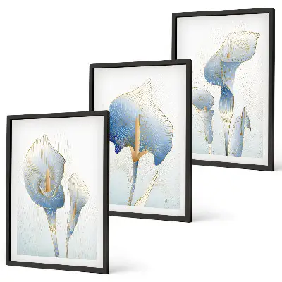 Gerahmtes Bilderset mit blauen Blumen im Hintergrund