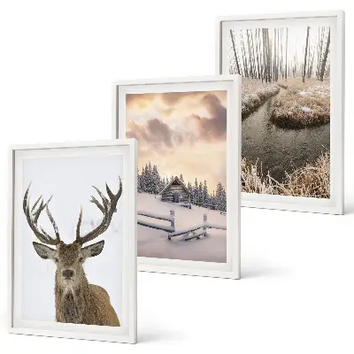 Gerahmtes Bilderset Hirschhütte in verschneiter Winterlandschaft