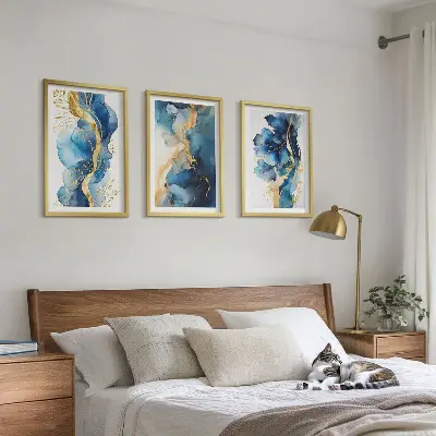Gerahmtes Bilderset mit blauen abstrakten Mustern
