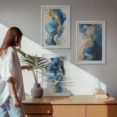 Gerahmtes Bilderset mit blauen abstrakten Mustern