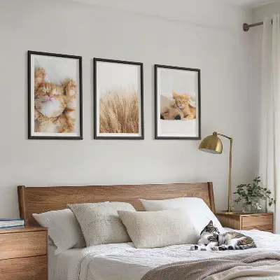 Gerahmtes Bilderset mit niedlichen Tieren wie Katzen und Hunden im Boho-Stil