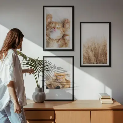 Gerahmtes Bilderset mit niedlichen Tieren wie Katzen und Hunden im Boho-Stil