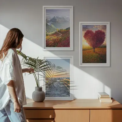 Gerahmtes Bilderset mit Motiven von Landschaften, Bergen, Bäumen und einem Herzsteg
