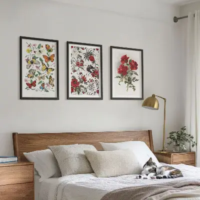 Gerahmtes Bilderset mit Schmetterlingen, Blumen und roten Rosen