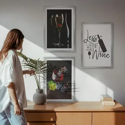 Gerahmtes Bilderset mit Weingläsern, Trauben und Inschrift