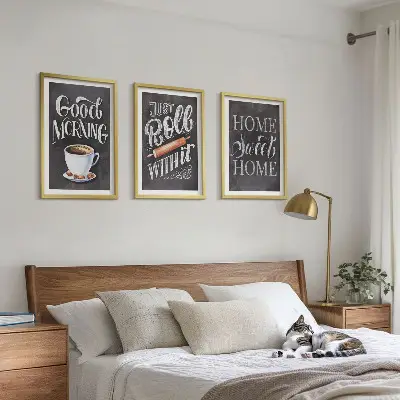 Küchenbilder als 3er Set mit Rahmen mit dekorativen Motiven und Inschriften