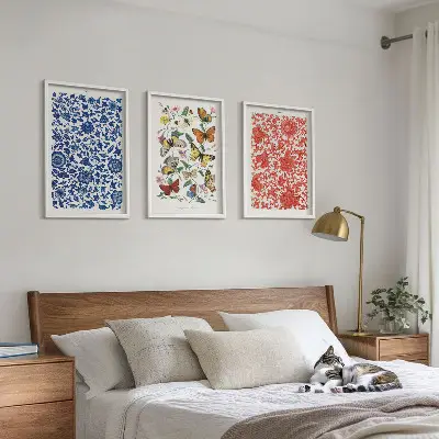 Bilder-Set mit Vintage-Blumen- und Schmetterlingsmotiven gerahmt