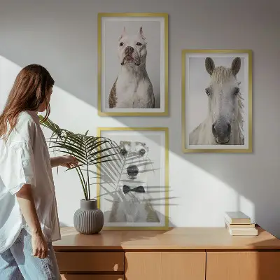 Gerahmtes Bilderset mit eleganten Porträts von Hunden und Pferden