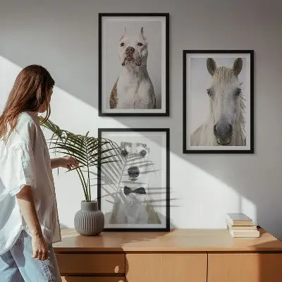 Gerahmtes Bilderset mit eleganten Porträts von Hunden und Pferden