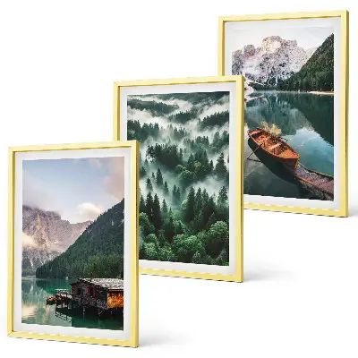 Gerahmtes Bilderset mit Bergsee, Boot und Waldnebel
