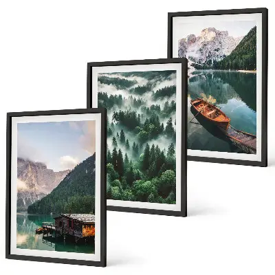 Gerahmtes Bilderset mit Bergsee, Boot und Waldnebel