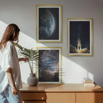 Gerahmtes Bilderset mit Motiven von Weltraum, Erde, Rakete und Galaxie