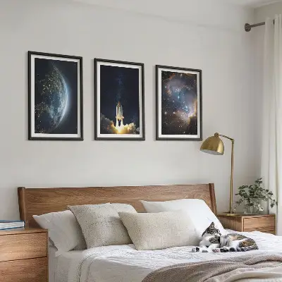 Gerahmtes Bilderset mit Motiven von Weltraum, Erde, Rakete und Galaxie