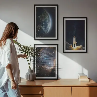 Gerahmtes Bilderset mit Motiven von Weltraum, Erde, Rakete und Galaxie