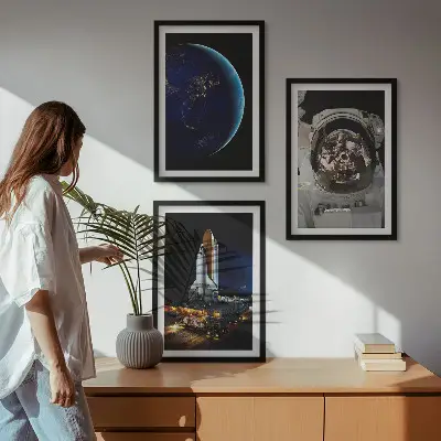 Gerahmtes Bilderset mit Weltraum, Erde, Astronaut und Rakete
