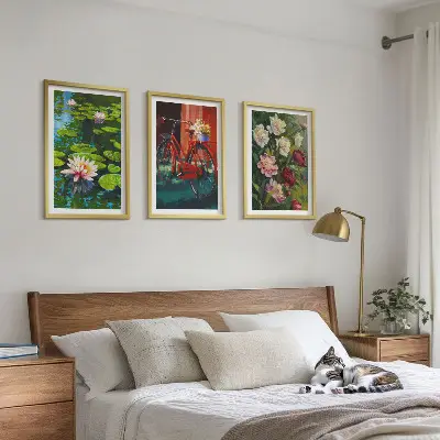 Gerahmtes Bilderset Lilien im Garten mit bunten Blumen
