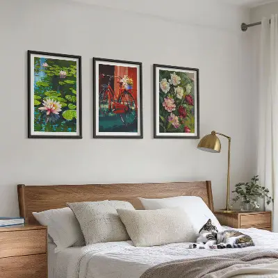 Gerahmtes Bilderset Lilien im Garten mit bunten Blumen