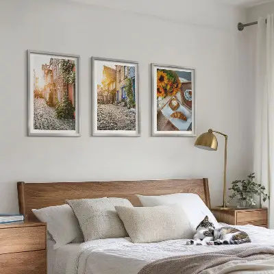 Gerahmtes Bilderset mit Straßenkaffee und Sonnenblumen Motiv