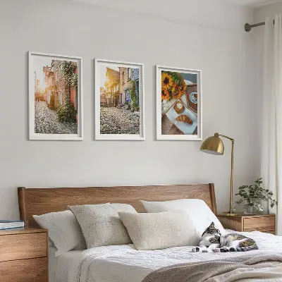 Gerahmtes Bilderset mit Straßenkaffee und Sonnenblumen Motiv