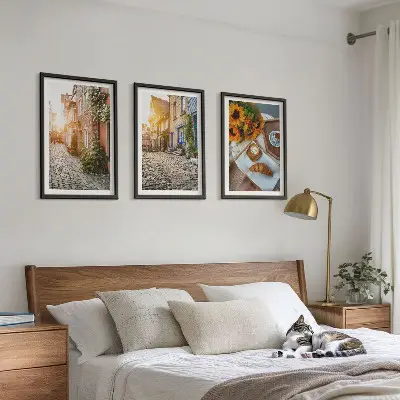 Gerahmtes Bilderset mit Straßenkaffee und Sonnenblumen Motiv