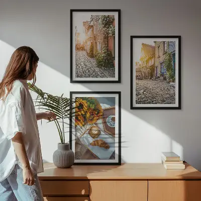 Gerahmtes Bilderset mit Straßenkaffee und Sonnenblumen Motiv
