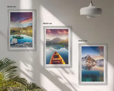 Gerahmtes Bilderset mit Motiven von Seen, Bergen und Booten für eine friedliche Stimmung