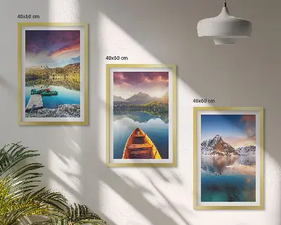 Gerahmtes Bilderset mit Motiven von Seen, Bergen und Booten für eine friedliche Stimmung