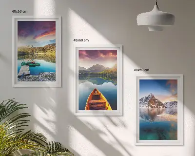 Gerahmtes Bilderset mit Motiven von Seen, Bergen und Booten für eine friedliche Stimmung