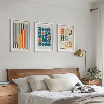 Gerahmtes Bilderset mit geometrischen Mustern im Bauhaus-Stil