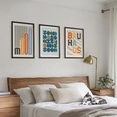 Gerahmtes Bilderset mit geometrischen Mustern im Bauhaus-Stil