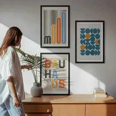 Gerahmtes Bilderset mit geometrischen Mustern im Bauhaus-Stil