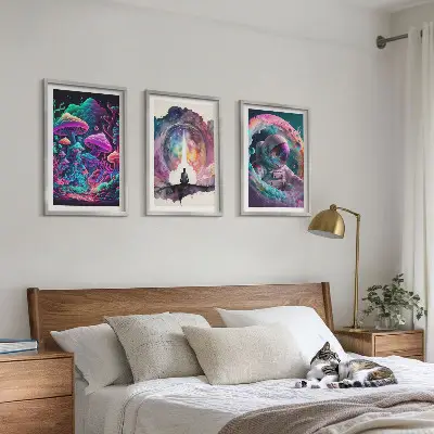Gerahmtes Bilderset mit farbenfrohen Fantasy-Kunstillustrationen