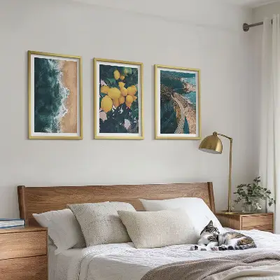 Gerahmtes Bilderset mit Motiven von Meer Strand Zitronen und Bergen