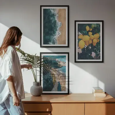Gerahmtes Bilderset mit Motiven von Meer Strand Zitronen und Bergen