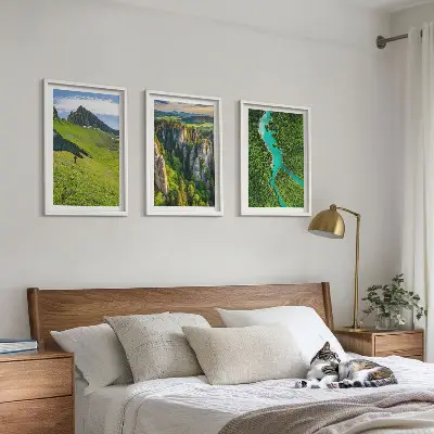 Grüne Berge und Flussfelsen 3er-Set Bilder mit Rahmen