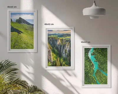 Grüne Berge und Flussfelsen 3er-Set Bilder mit Rahmen