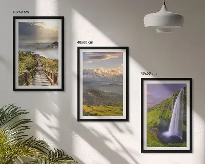 Gerahmtes Bilder-Set mit Berglandschaften und Wasserfall