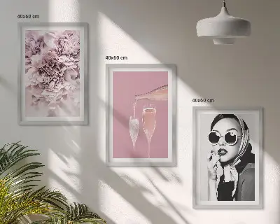 Gerahmtes Bilderset Rosenblüten mit einer eleganten Dame