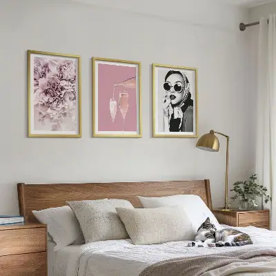 Gerahmtes Bilderset Rosenblüten mit einer eleganten Dame
