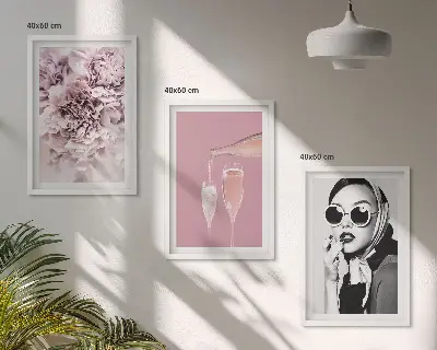 Gerahmtes Bilderset Rosenblüten mit einer eleganten Dame