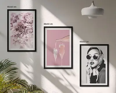 Gerahmtes Bilderset Rosenblüten mit einer eleganten Dame