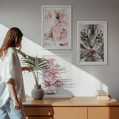 Gerahmtes Bilderset mit Motiv Katze in rosa Blumen