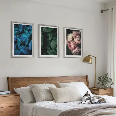 Gerahmtes Bilderset mit Motiven von Blättern und Blüten in verschiedenen Farben