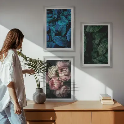 Gerahmtes Bilderset mit Motiven von Blättern und Blüten in verschiedenen Farben