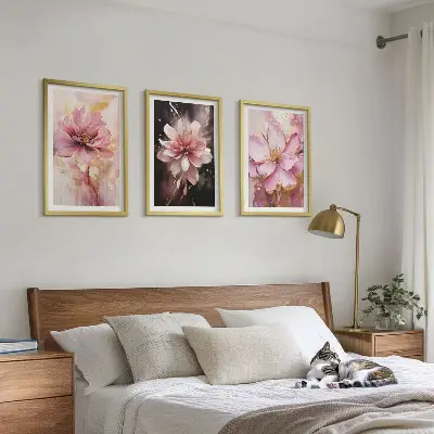 Gerahmtes Bilderset mit Blumenkompositionen aus Rosen in Weiß