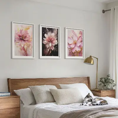 Gerahmtes Bilderset mit Blumenkompositionen aus Rosen in Weiß